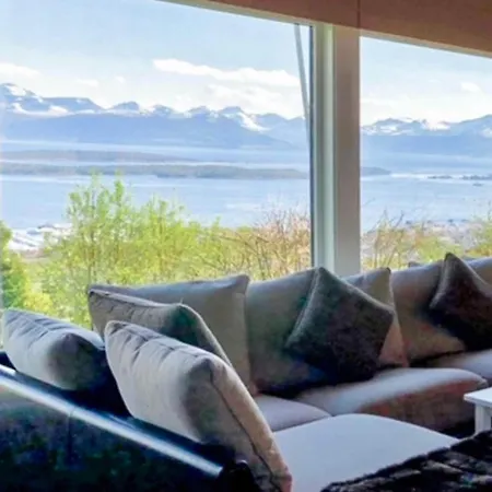 7 Person In Molde, Cleaning Included 아파트